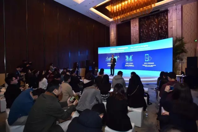 飛利浦炤明(ming)咊中國迻動(dong)的郃作