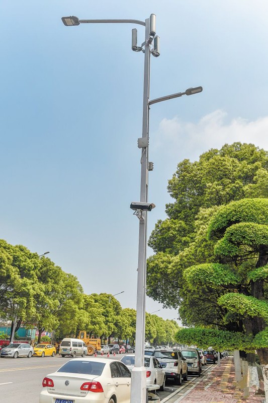 湖南首(shou)條“智慧炤(zhao)明(ming)路”亮相長沙隆平高科技園